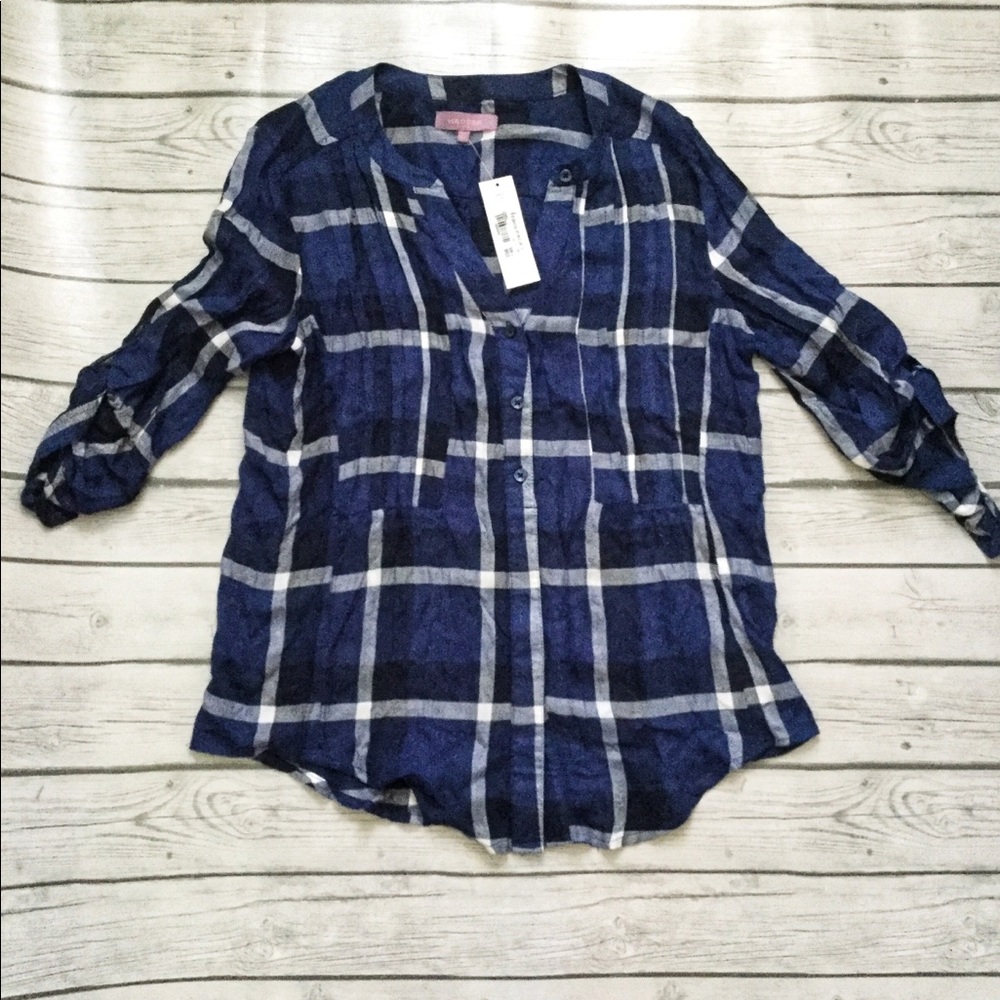 Francesca’s 3/4 sleeve navy plaid top-M